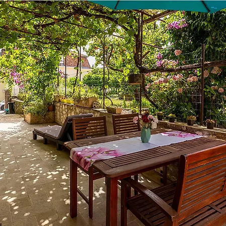 Under The Wine Grapes - Apartment