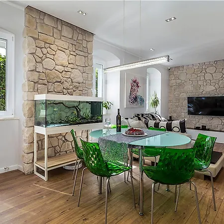 Under The Wine Grapes - Apartment Opatija